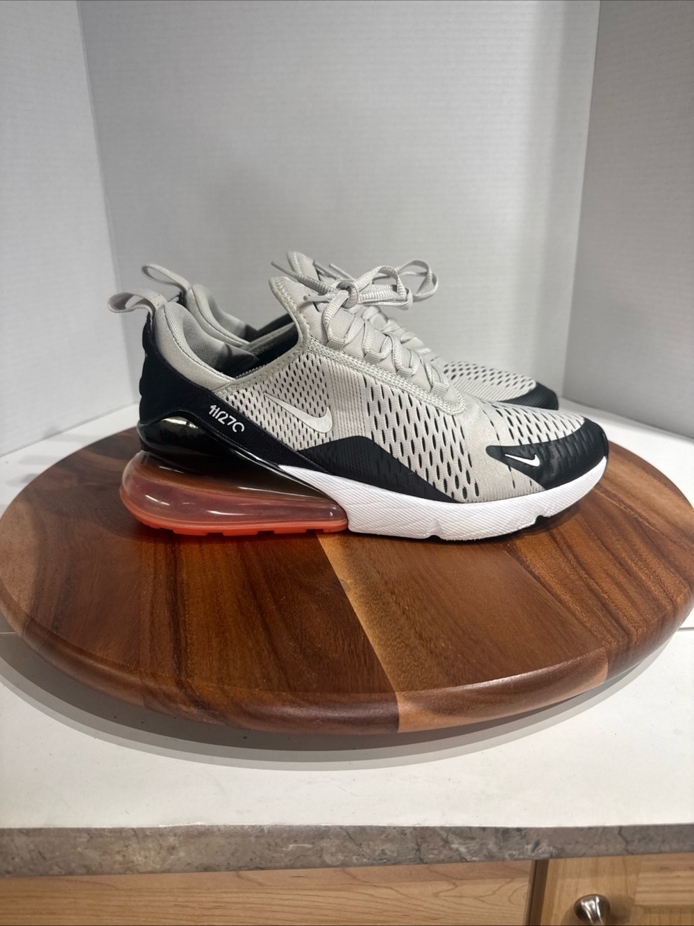 Nike Air Max 270 Shoes Men’s Size 9.5 Running AH8050-003 Sneakers
